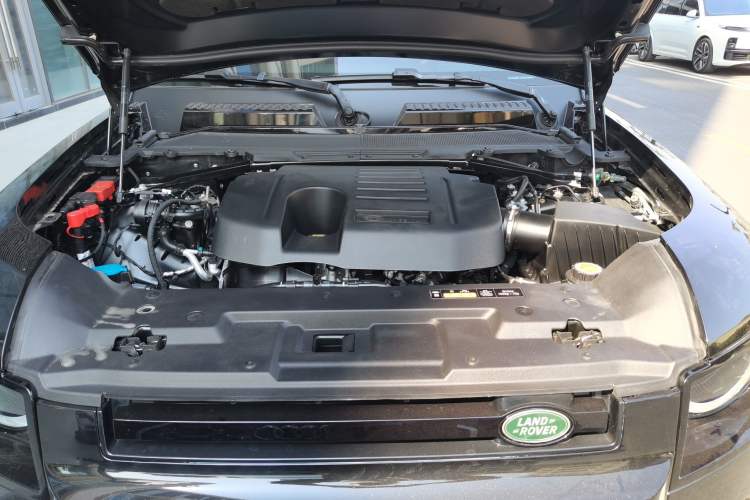 Used Land Rover Defender 2025 110 3.0T P400 X Engine Bay
