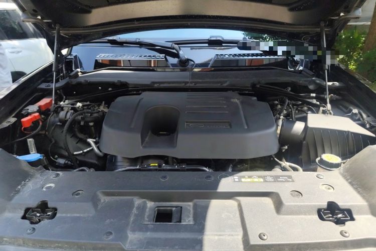 Used Land Rover Defender 2025 110 3.0T P400 – Dynamic HSE Engine Bay