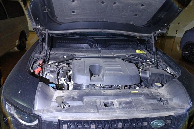 Used Land Rover Defender 2025 110 3.0T P400 – Dynamic HSE Engine Bay