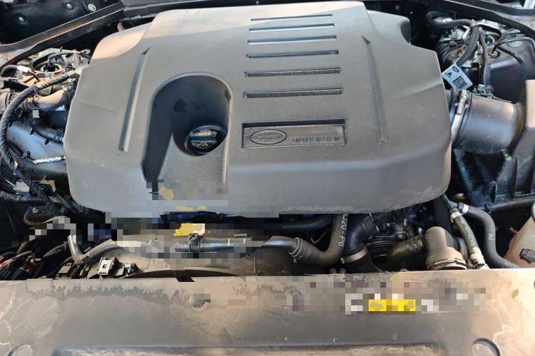 Used Land Rover Defender 2025 110 3.0T P400 X-Dynamic SE Engine Bay