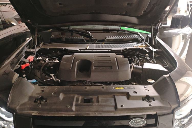 Used Land Rover Defender 2025 110 3.0T P400 X-Dynamic SE Engine Bay