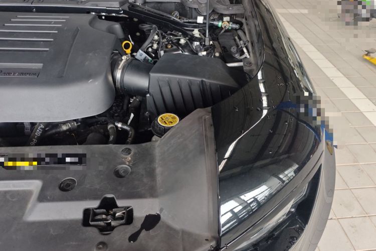 Used Land Rover Defender 2025 110 3.0T P400 – Dynamic HSE Engine Bay Left