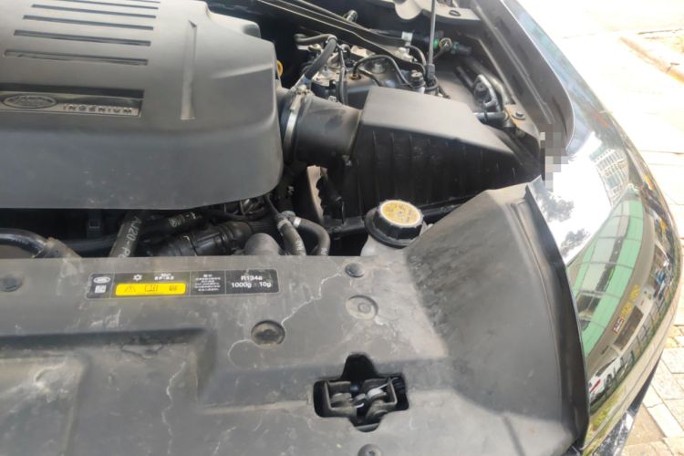 Used Land Rover Defender 2025 110 3.0T P400 Dark Edition Engine Bay Left