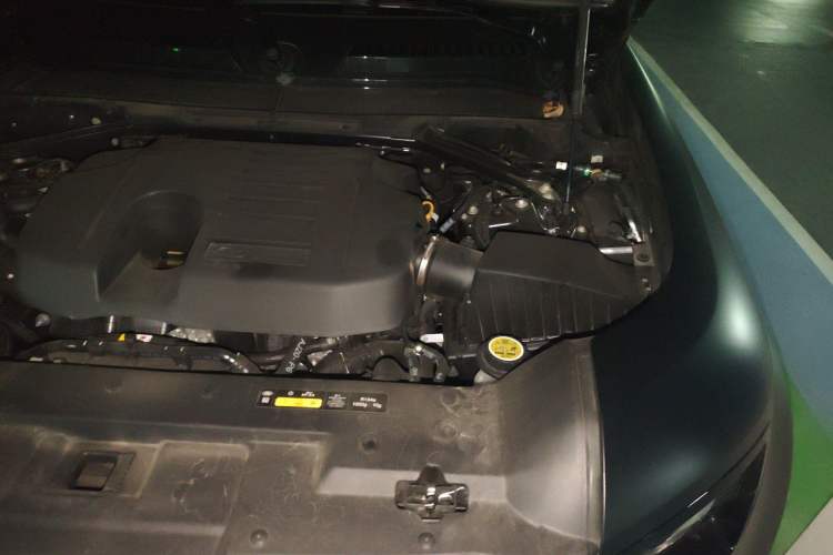 Used Land Rover Defender 2025 110 3.0T P400 X Engine Bay Left
