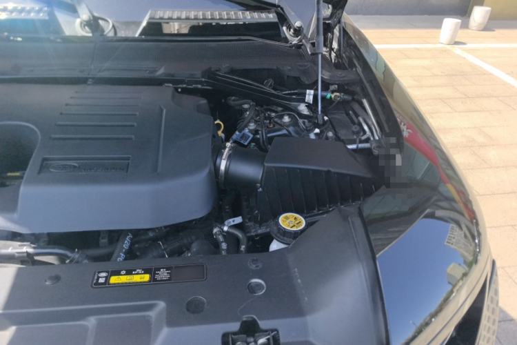 Used Land Rover Defender 2025 110 3.0T P400 Dark Edition Engine Bay Left