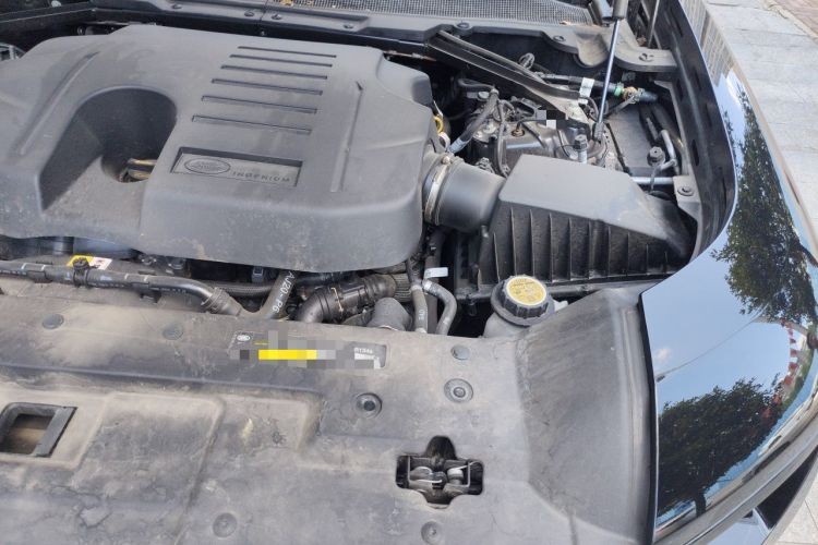 Used Land Rover Defender 2025 110 3.0T P400 – Dynamic HSE Engine Bay Left
