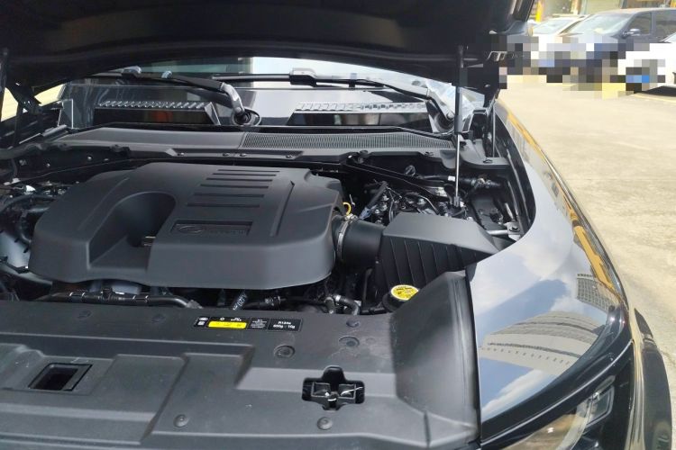 Used Land Rover Defender 2025 90 3.0T P400 X-Dynamic HSE Engine Bay Left