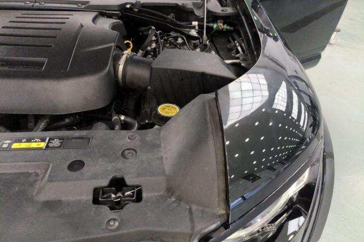 Used Land Rover Defender 2025 110 3.0T P400 Dark Edition Engine Bay Left