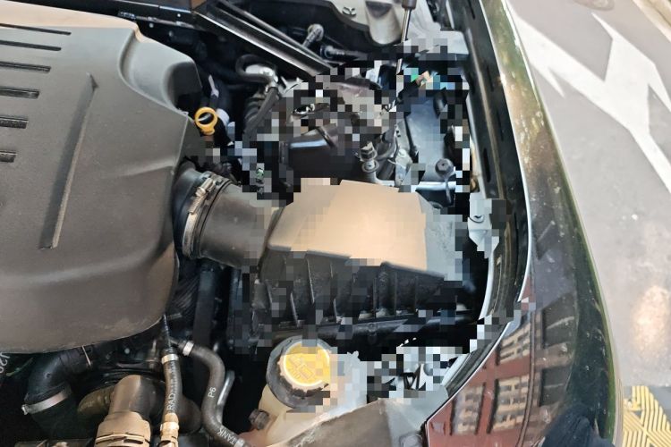 Used Land Rover Defender 2025 110 3.0T P400 X-Dynamic SE Engine Bay Left