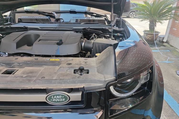 Used Land Rover Defender 2025 110 3.0T P400 – Dynamic HSE Engine Bay Left