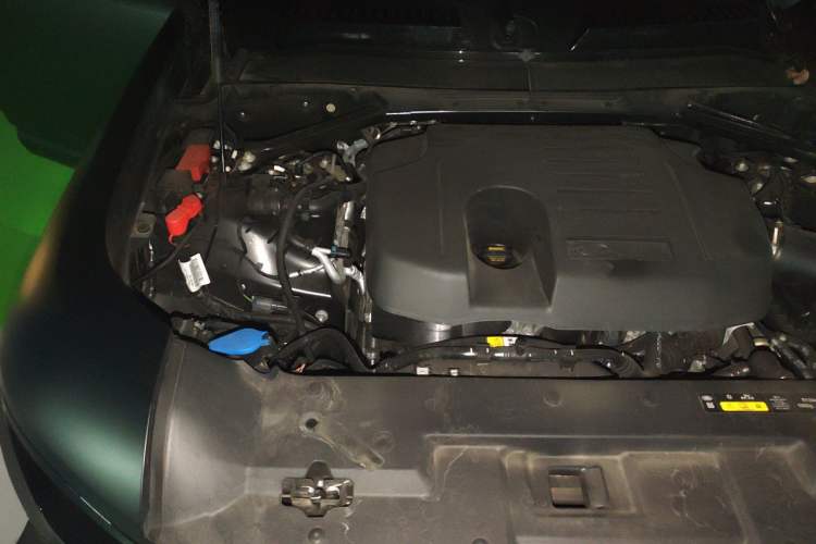 Used Land Rover Defender 2025 110 3.0T P400 X Engine Bay Right