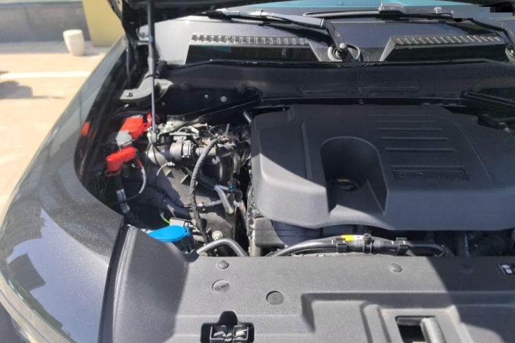Used Land Rover Defender 2025 110 3.0T P400 Dark Edition Engine Bay Right