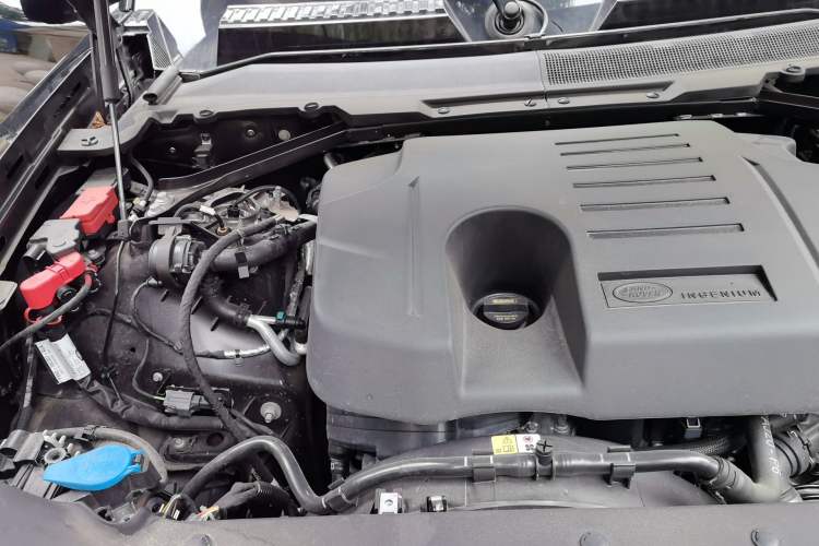 Used Land Rover Defender 2025 110 3.0T P400 Dark Edition Engine Bay Right