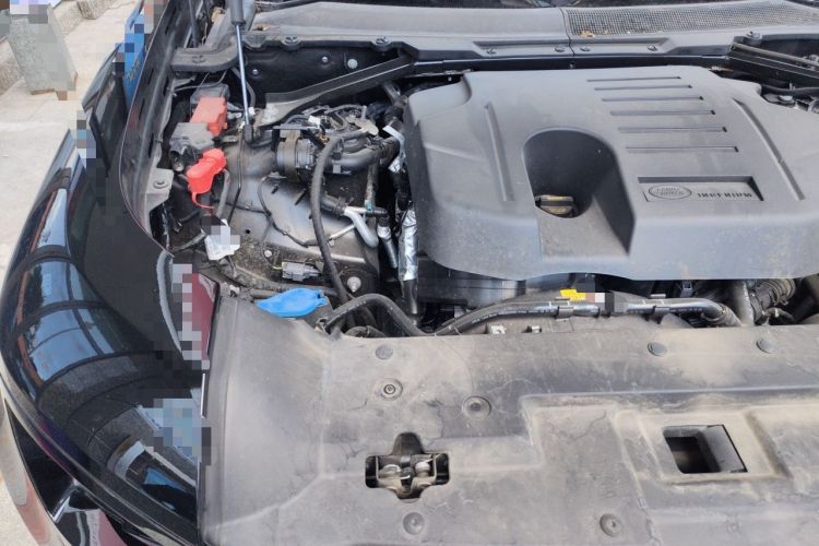Used Land Rover Defender 2025 110 3.0T P400 – Dynamic HSE Engine Bay Right