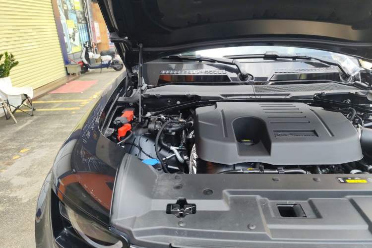 Used Land Rover Defender 2025 90 3.0T P400 X-Dynamic HSE Engine Bay Right