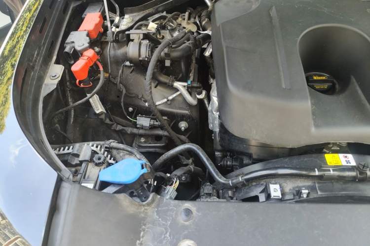 Used Land Rover Defender 2025 110 3.0T P400 – Dynamic HSE Engine Bay Right