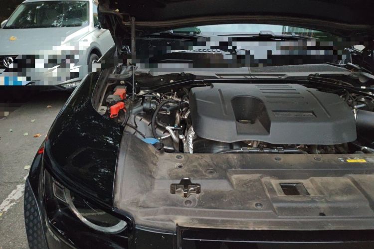 Used Land Rover Defender 2025 110 3.0T P400 Dark Edition Engine Bay Right