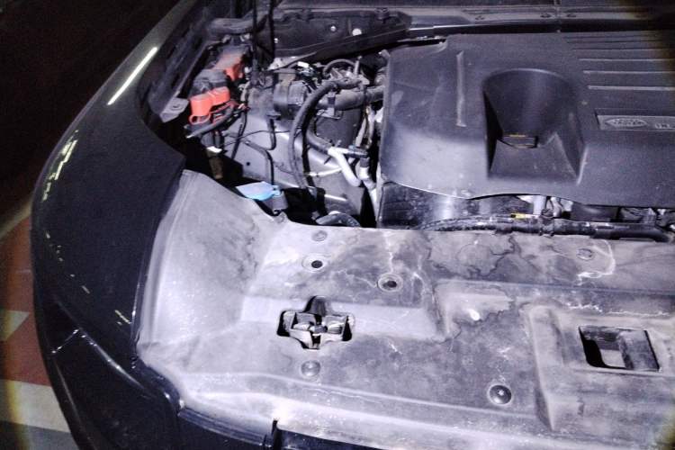 Used Land Rover Defender 2025 110 3.0T P400 – Dynamic HSE Engine Bay Right