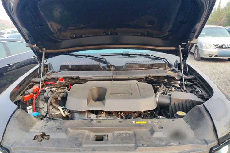 Used Land Rover Defender 2025 110 3.0T P400 – Dynamic HSE Engine Bay