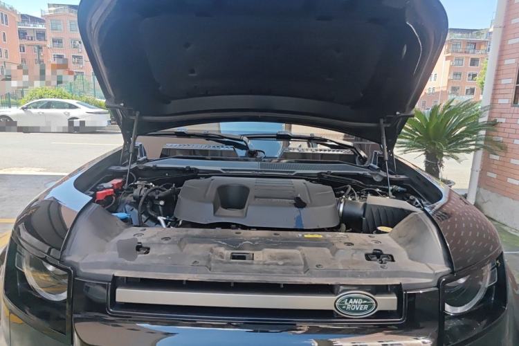 Used Land Rover Defender 2025 110 3.0T P400 – Dynamic HSE Engine Bay