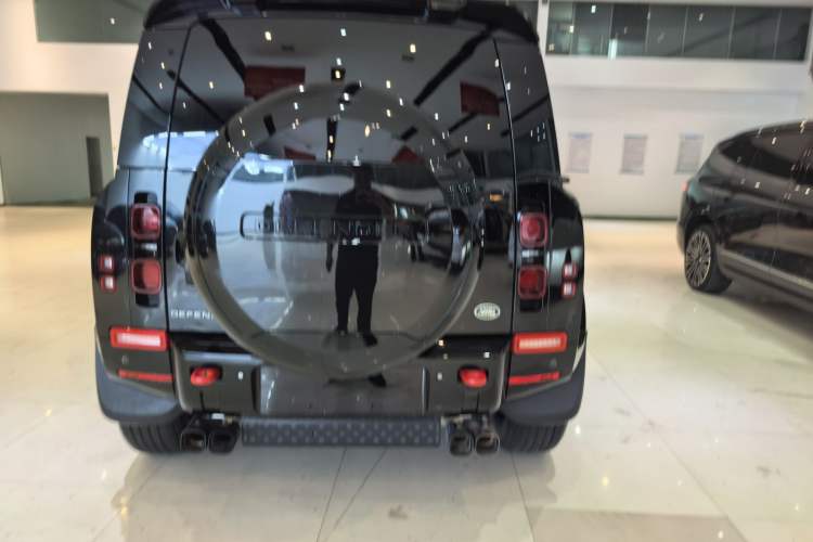 Used Land Rover Defender 2025 110 3.0T P400 – Dynamic HSE Exterior 3