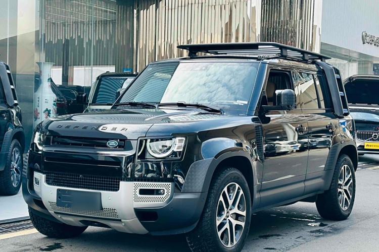Used Land Rover Defender 2025 110 3.0T P400 Dark Edition Exterior 3