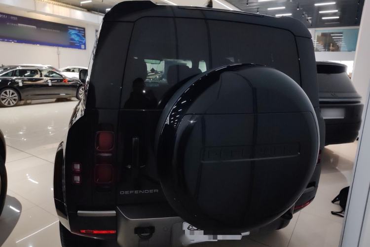 Used Land Rover Defender 2025 110 3.0T P400 – Dynamic HSE Exterior 4