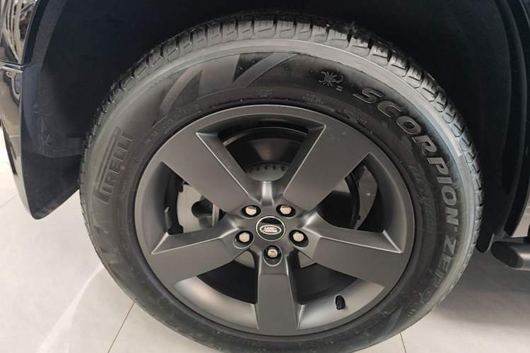 Used Land Rover Defender 2025 110 3.0T P400 – Dynamic HSE Exterior 5
