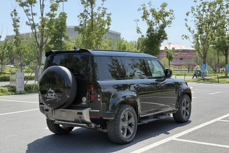 Used Land Rover Defender 2025 110 3.0T P400 – Dynamic HSE Exterior 6