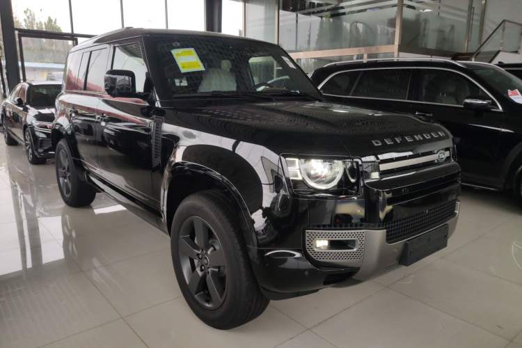 Used Land Rover Defender 2025 110 3.0T P400 – Dynamic HSE Front Right 45 Deg