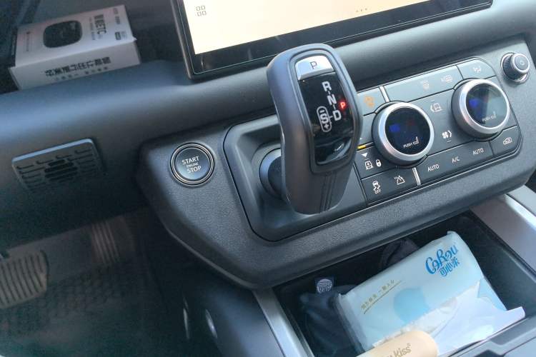 Used Land Rover Defender 2025 110 3.0T P400 Dark Edition Gear Lever