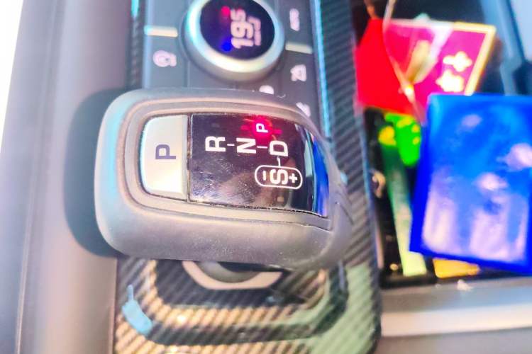 Used Land Rover Defender 2025 110 3.0T P400 Dark Edition Gear Lever