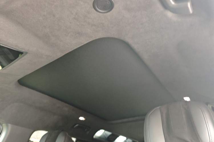 Used Land Rover Defender 2025 110 3.0T P400 – Dynamic HSE Headliner