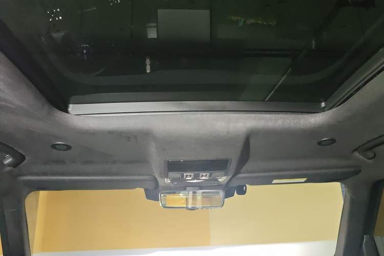 Used Land Rover Defender 2025 110 3.0T P400 – Dynamic HSE Headliner
