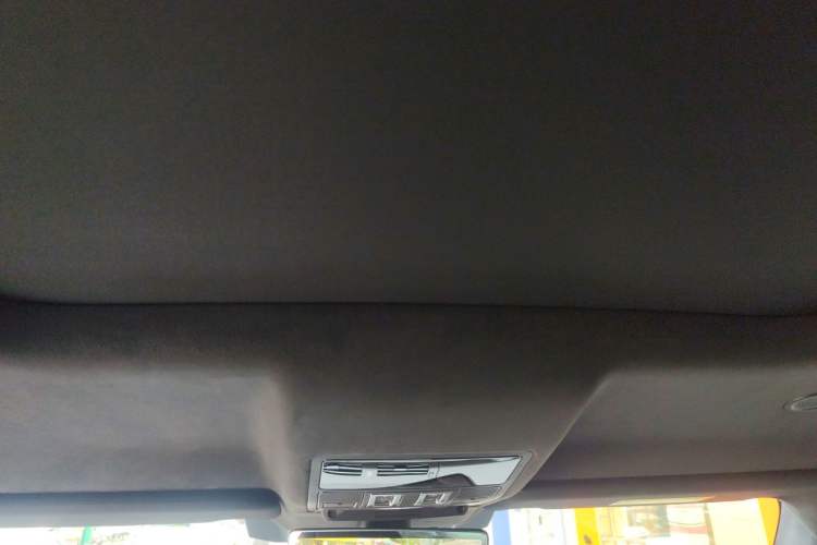 Used Land Rover Defender 2025 90 3.0T P400 X-Dynamic HSE Headliner
