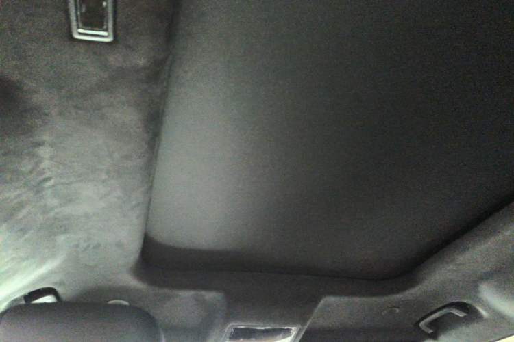 Used Land Rover Defender 2025 110 3.0T P400 Dark Edition Headliner