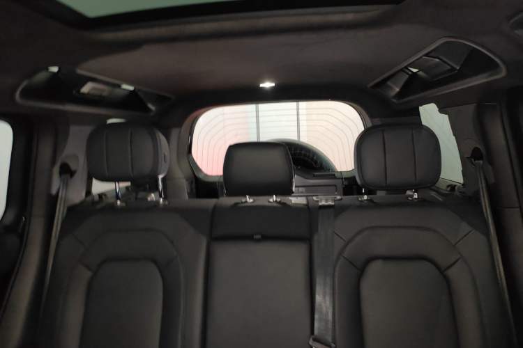 Used Land Rover Defender 2025 110 3.0T P400 – Dynamic HSE Headliner