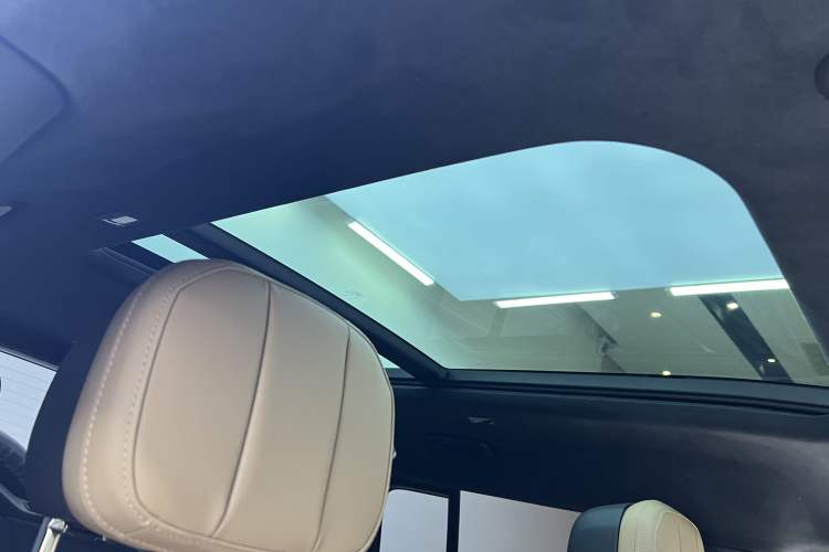 Used Land Rover Defender 2025 110 3.0T P400 – Dynamic HSE Headliner