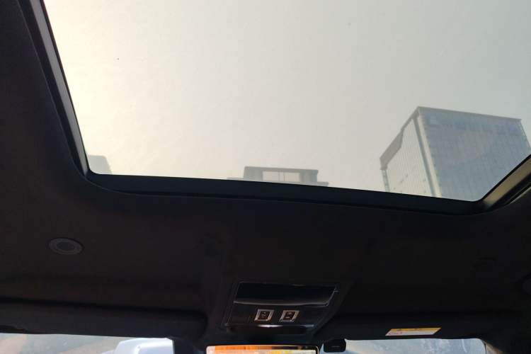 Used Land Rover Defender 2025 110 3.0T P400 – Dynamic HSE Headliner