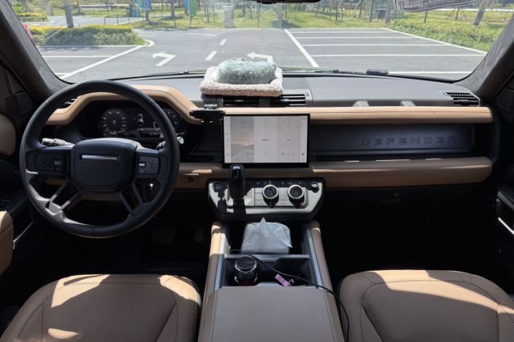 Used Land Rover Defender 2025 110 3.0T P400 – Dynamic HSE Headliner