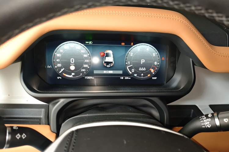 Used Land Rover Defender 2025 110 3.0T P400 X-Dynamic SE Instrument Cluster
