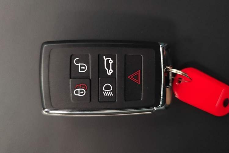 Used Land Rover Defender 2025 110 3.0T P400 – Dynamic HSE Interior 1