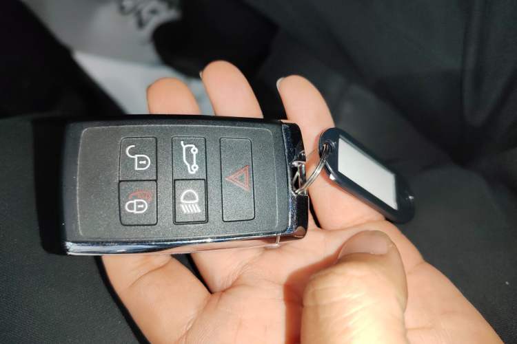 Used Land Rover Defender 2025 110 3.0T P400 – Dynamic HSE Interior 1