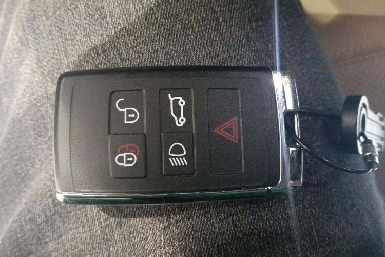 Used Land Rover Defender 2025 110 3.0T P400 – Dynamic HSE Interior 1