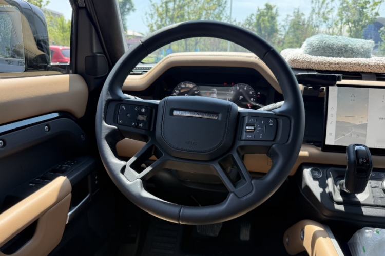 Used Land Rover Defender 2025 110 3.0T P400 – Dynamic HSE Interior 1