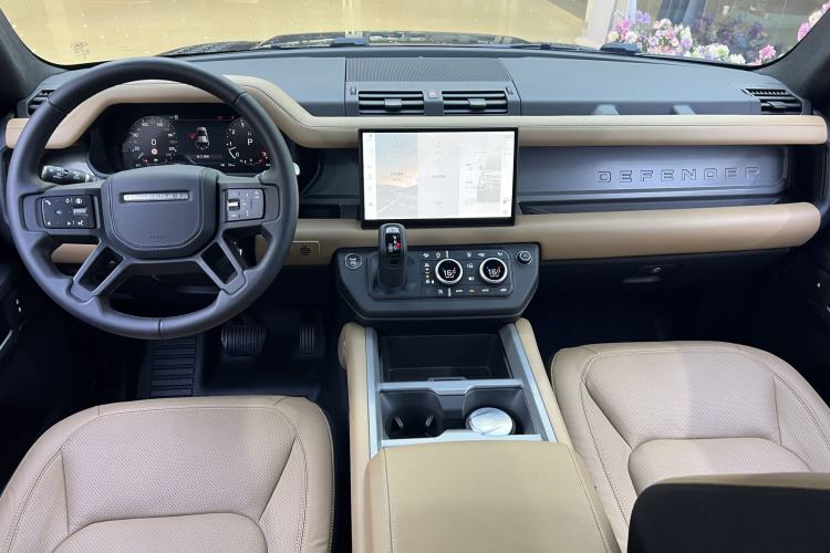 Used Land Rover Defender 2025 110 3.0T P400 – Dynamic HSE Interior 3