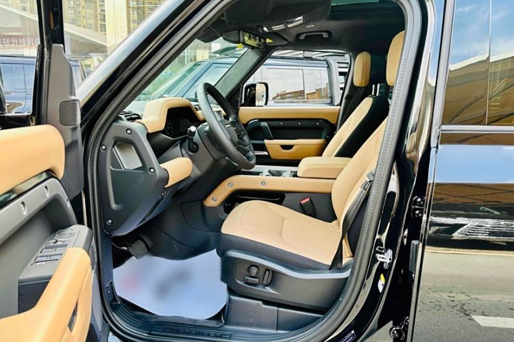 Used Land Rover Defender 2025 110 3.0T P400 Dark Edition Interior 7