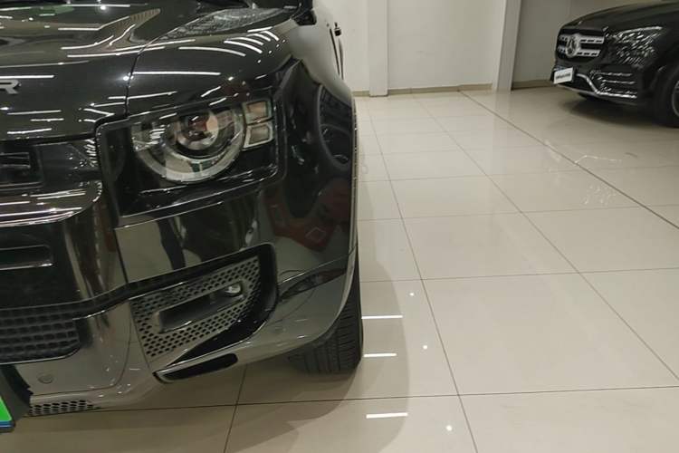 Used Land Rover Defender 2025 110 3.0T P400 – Dynamic HSE Left Front Headlight