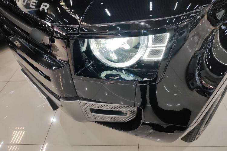 Used Land Rover Defender 2025 110 3.0T P400 – Dynamic HSE Left Front Headlight