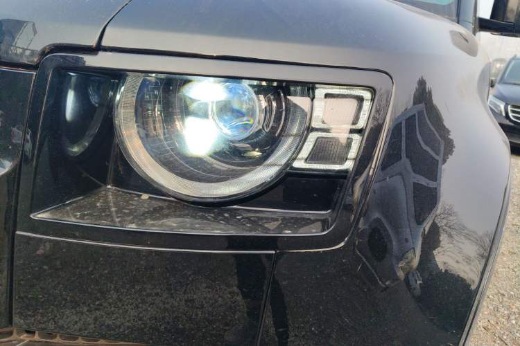 Used Land Rover Defender 2025 110 3.0T P400 – Dynamic HSE Left Front Headlight